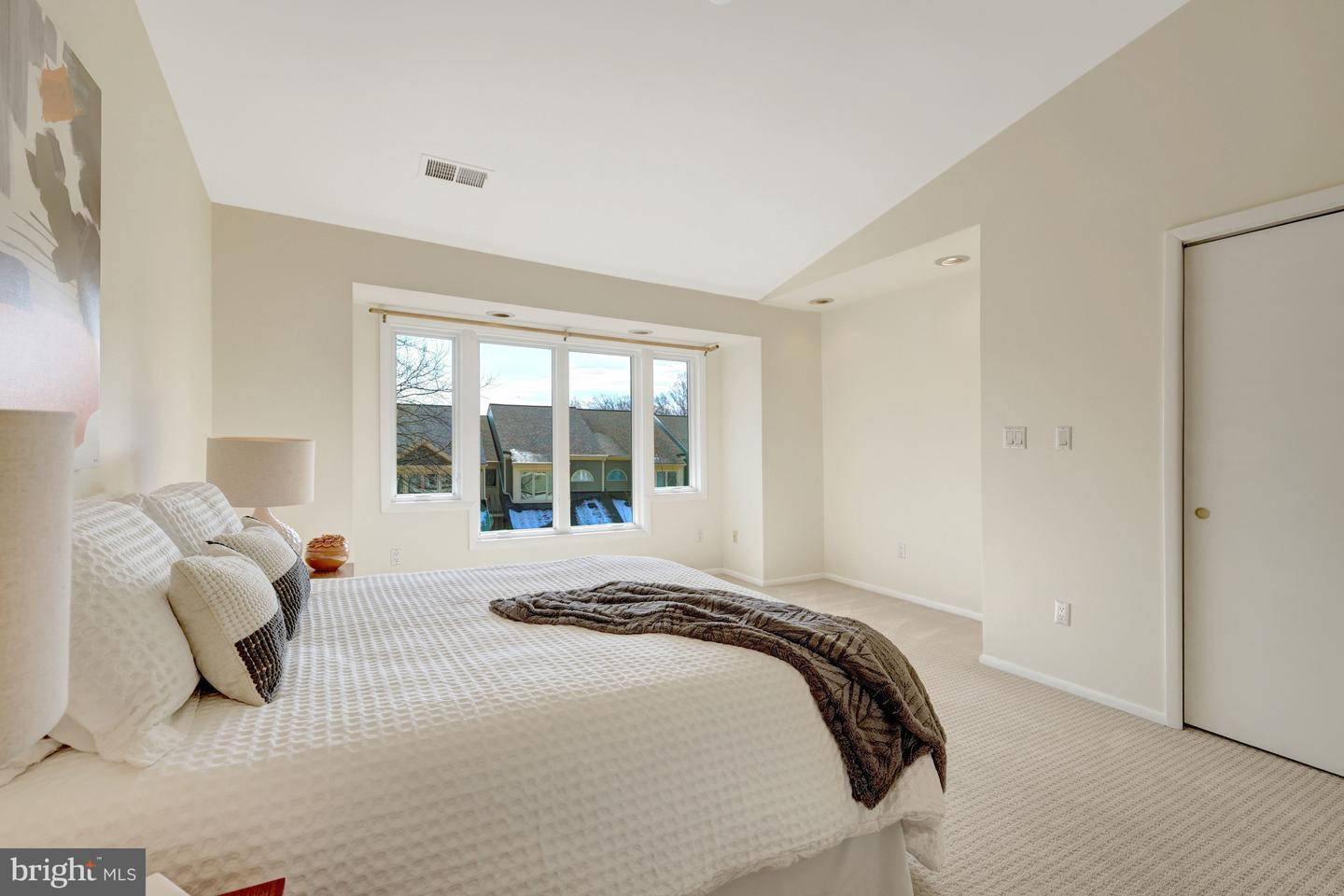 1926 LAKEPORT WAY, RESTON, Virginia 20191, 3 Bedrooms Bedrooms, 12 Rooms Rooms,3 BathroomsBathrooms,Residential,For sale,1926 LAKEPORT WAY,VAFX2293904 MLS # VAFX2293904