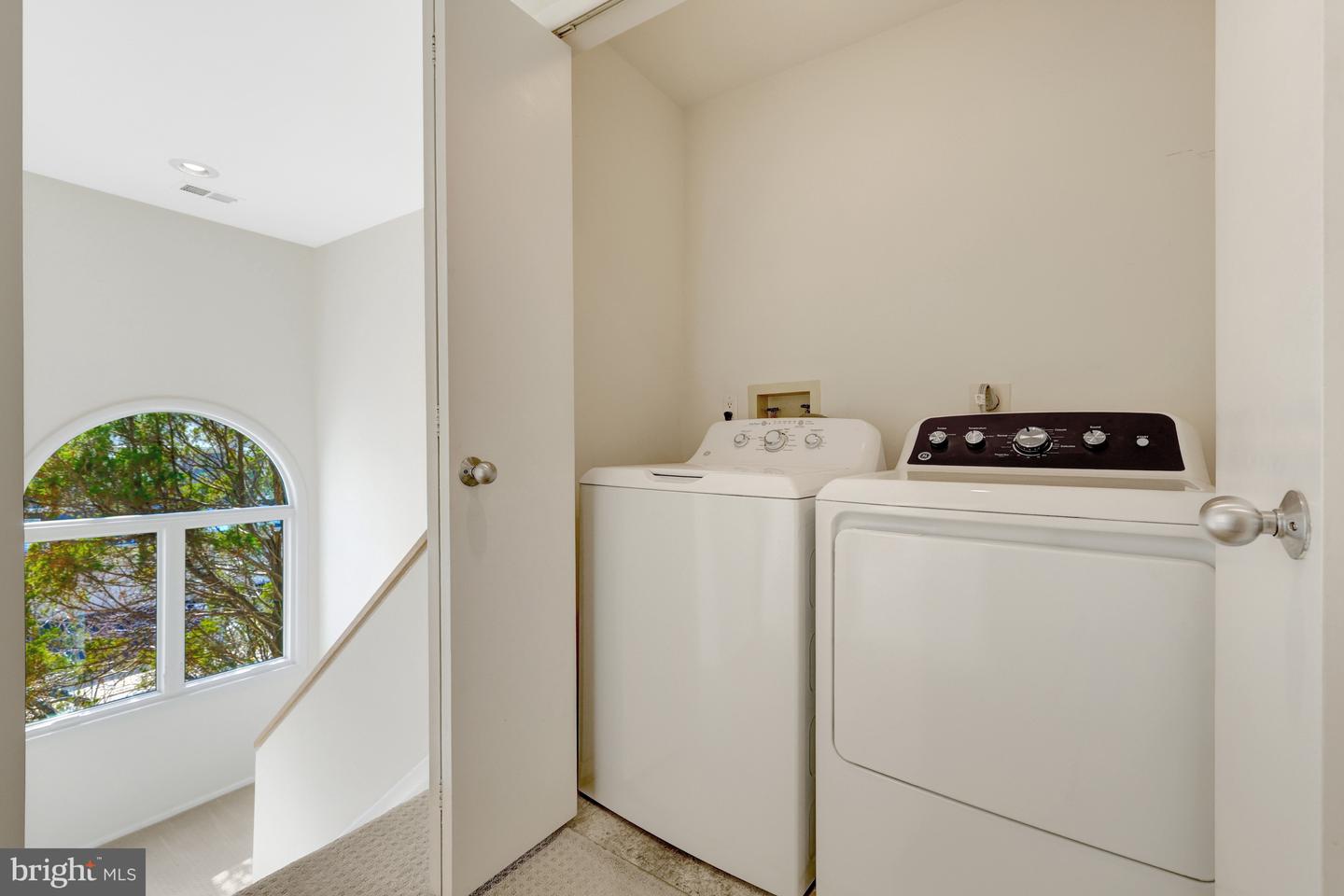 1926 LAKEPORT WAY, RESTON, Virginia 20191, 3 Bedrooms Bedrooms, 12 Rooms Rooms,3 BathroomsBathrooms,Residential,For sale,1926 LAKEPORT WAY,VAFX2293904 MLS # VAFX2293904