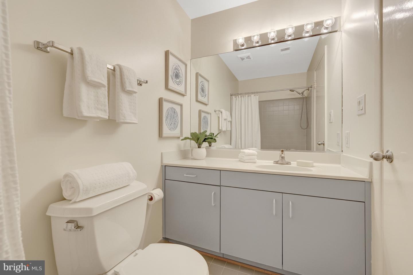 1926 LAKEPORT WAY, RESTON, Virginia 20191, 3 Bedrooms Bedrooms, 12 Rooms Rooms,3 BathroomsBathrooms,Residential,For sale,1926 LAKEPORT WAY,VAFX2293904 MLS # VAFX2293904