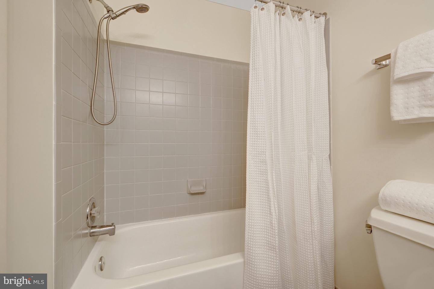 1926 LAKEPORT WAY, RESTON, Virginia 20191, 3 Bedrooms Bedrooms, 12 Rooms Rooms,3 BathroomsBathrooms,Residential,For sale,1926 LAKEPORT WAY,VAFX2293904 MLS # VAFX2293904