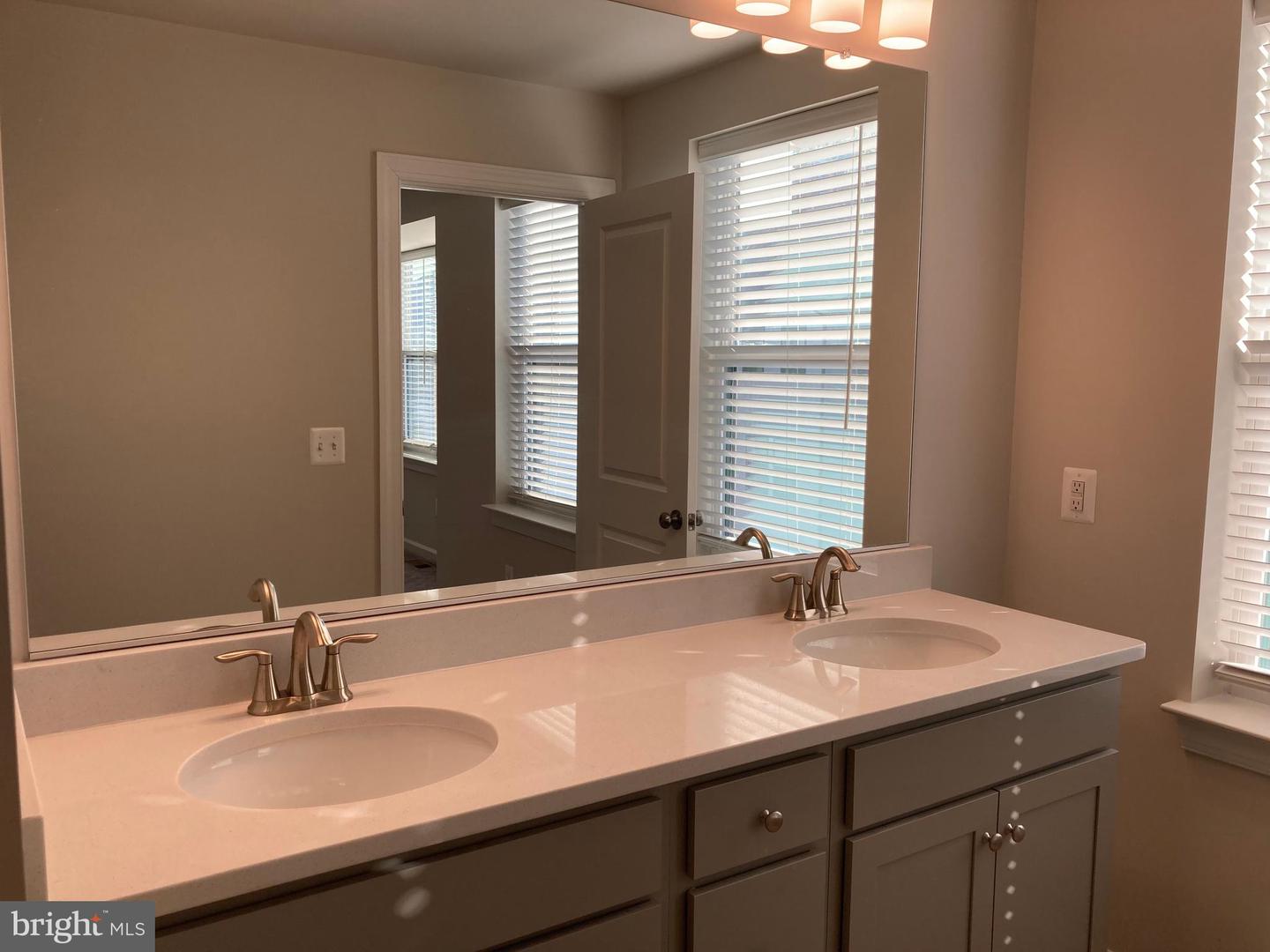 2376 STELLA PL #19, ALEXANDRIA, Virginia 22303, 3 Bedrooms Bedrooms, ,2 BathroomsBathrooms,Residential,For sale,2376 STELLA PL #19,VAFX2294002 MLS # VAFX2294002