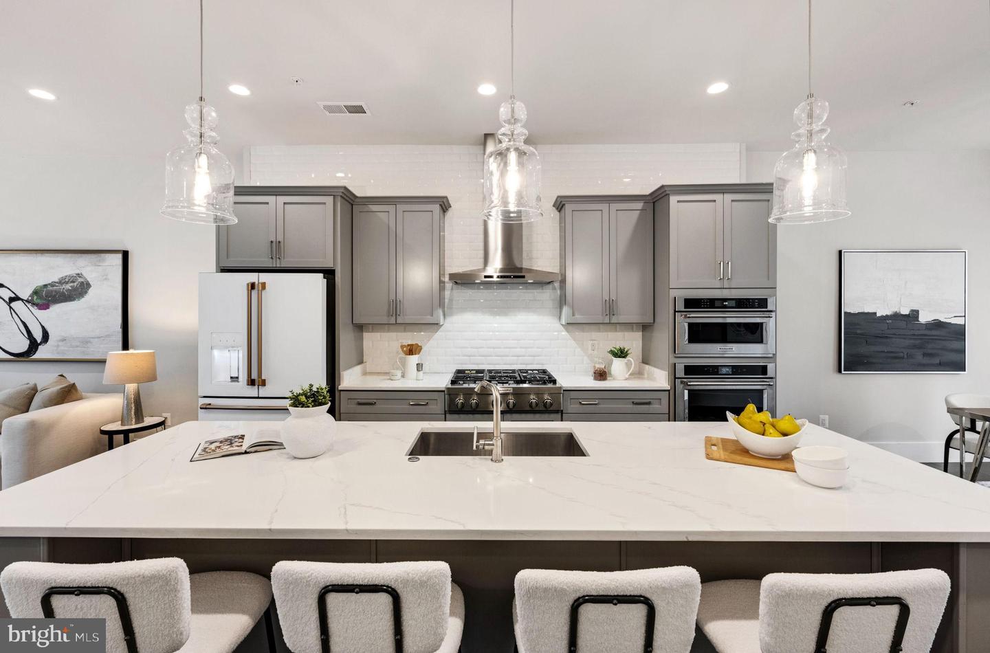 2822 TELEK PL, ALEXANDRIA, Virginia 22314, 4 Bedrooms Bedrooms, 12 Rooms Rooms,3 BathroomsBathrooms,Residential,For sale,2822 TELEK PL,VAAX2054772 MLS # VAAX2054772