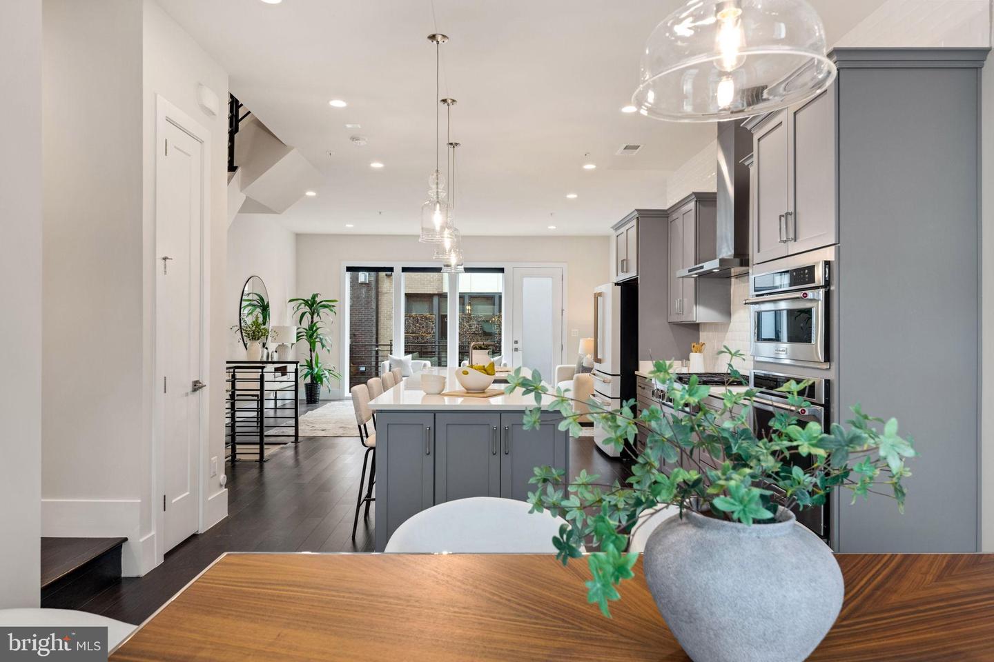 2822 TELEK PL, ALEXANDRIA, Virginia 22314, 4 Bedrooms Bedrooms, 12 Rooms Rooms,3 BathroomsBathrooms,Residential,For sale,2822 TELEK PL,VAAX2054772 MLS # VAAX2054772