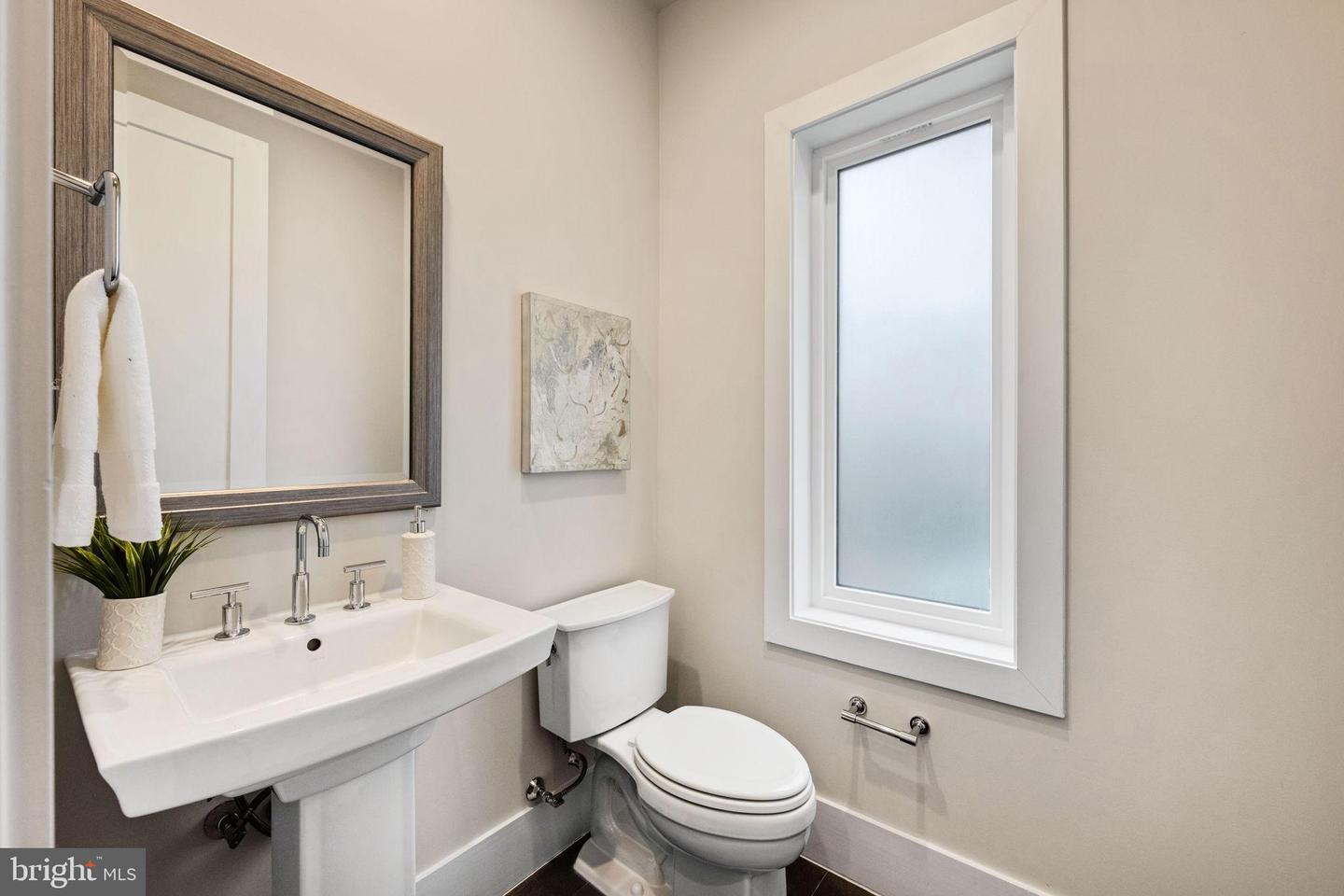 2822 TELEK PL, ALEXANDRIA, Virginia 22314, 4 Bedrooms Bedrooms, 12 Rooms Rooms,3 BathroomsBathrooms,Residential,For sale,2822 TELEK PL,VAAX2054772 MLS # VAAX2054772