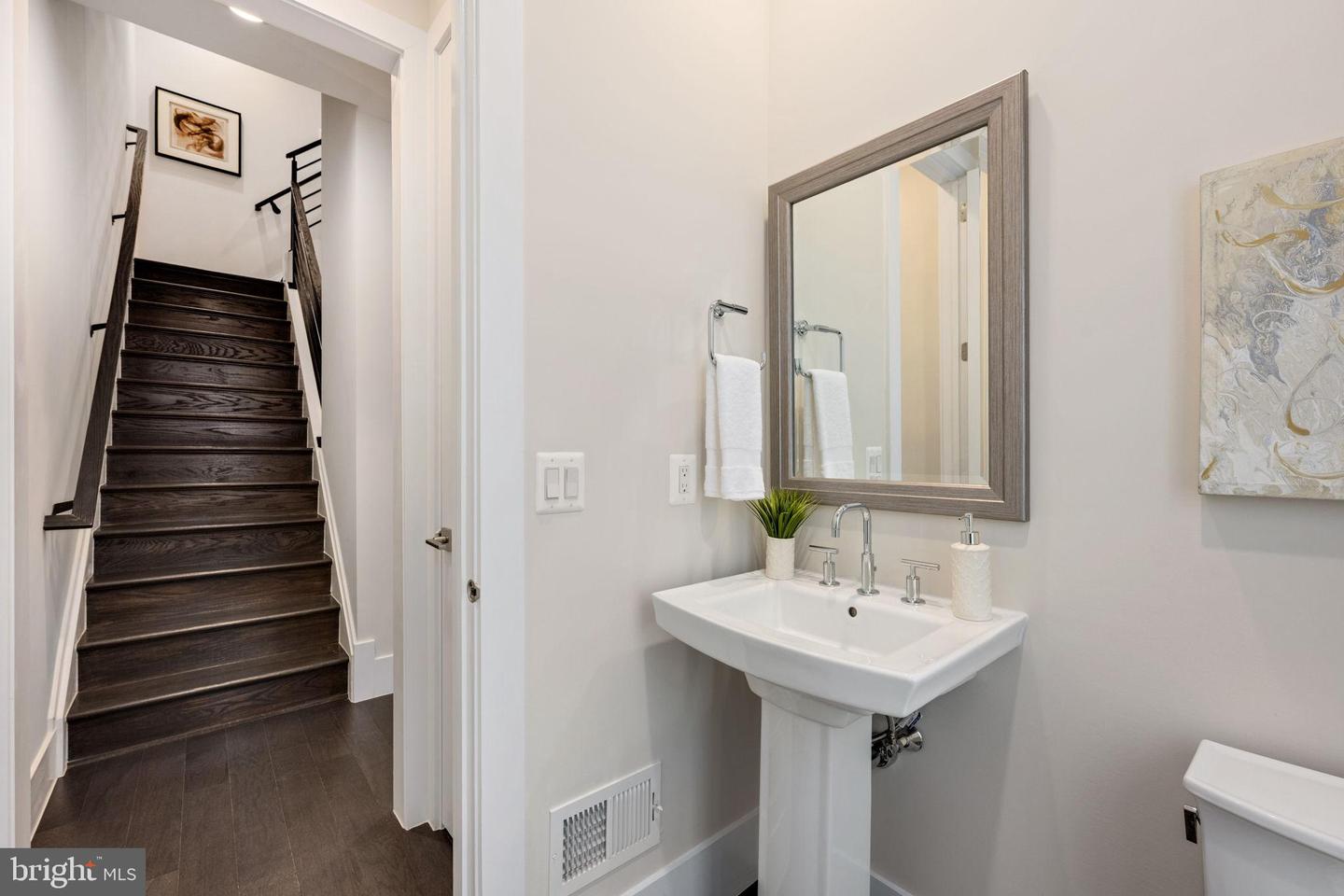 2822 TELEK PL, ALEXANDRIA, Virginia 22314, 4 Bedrooms Bedrooms, 12 Rooms Rooms,3 BathroomsBathrooms,Residential,For sale,2822 TELEK PL,VAAX2054772 MLS # VAAX2054772