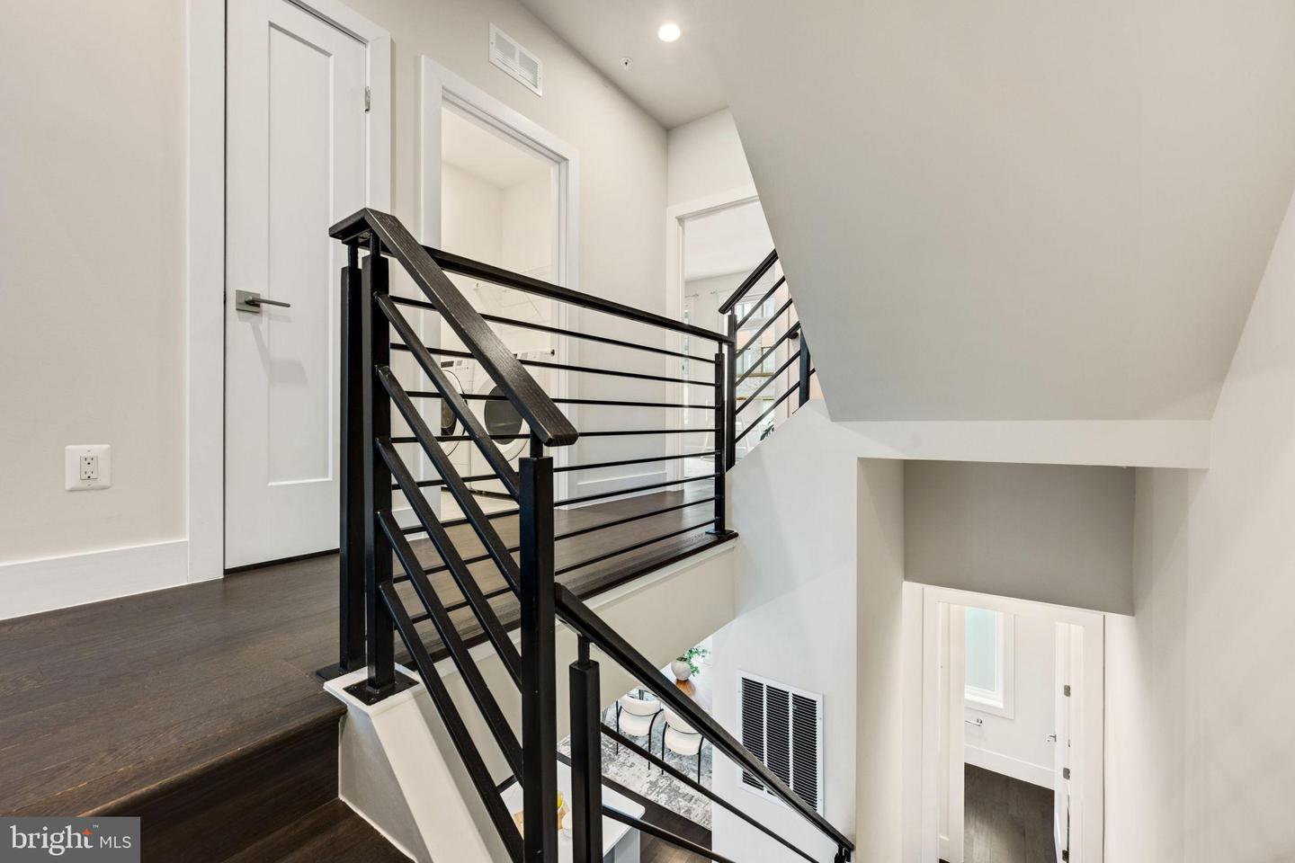 2822 TELEK PL, ALEXANDRIA, Virginia 22314, 4 Bedrooms Bedrooms, 12 Rooms Rooms,3 BathroomsBathrooms,Residential,For sale,2822 TELEK PL,VAAX2054772 MLS # VAAX2054772