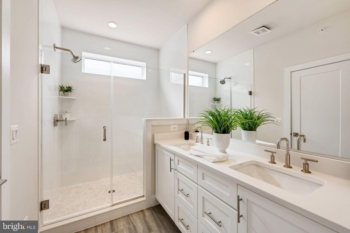 2822 TELEK PL, ALEXANDRIA, Virginia 22314, 4 Bedrooms Bedrooms, 12 Rooms Rooms,3 BathroomsBathrooms,Residential,For sale,2822 TELEK PL,VAAX2054772 MLS # VAAX2054772