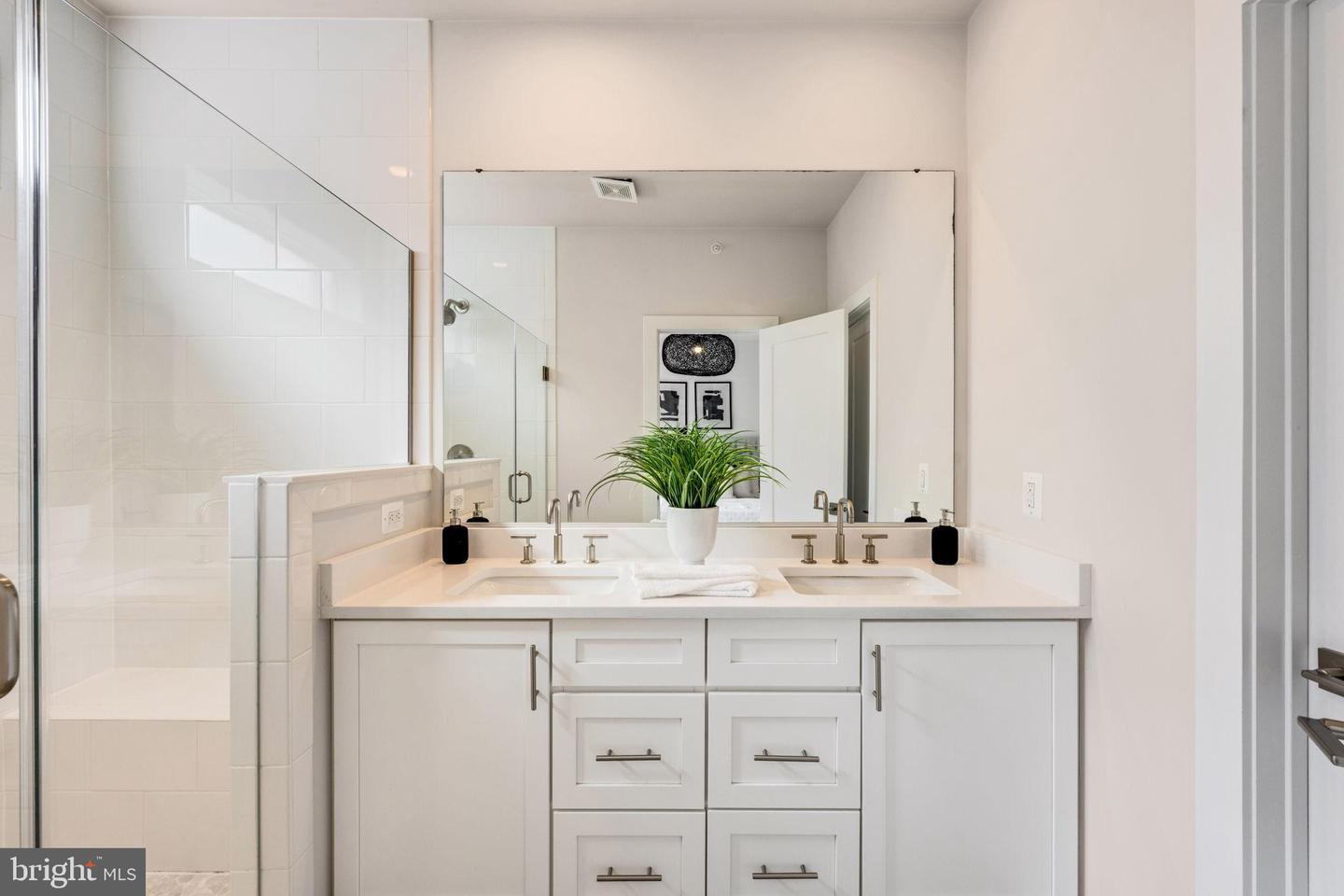 2822 TELEK PL, ALEXANDRIA, Virginia 22314, 4 Bedrooms Bedrooms, 12 Rooms Rooms,3 BathroomsBathrooms,Residential,For sale,2822 TELEK PL,VAAX2054772 MLS # VAAX2054772