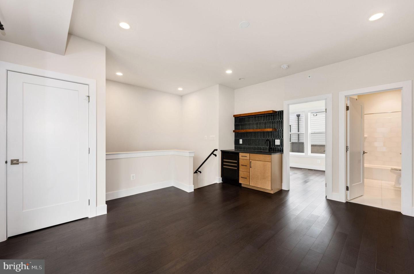 2822 TELEK PL, ALEXANDRIA, Virginia 22314, 4 Bedrooms Bedrooms, 12 Rooms Rooms,3 BathroomsBathrooms,Residential,For sale,2822 TELEK PL,VAAX2054772 MLS # VAAX2054772