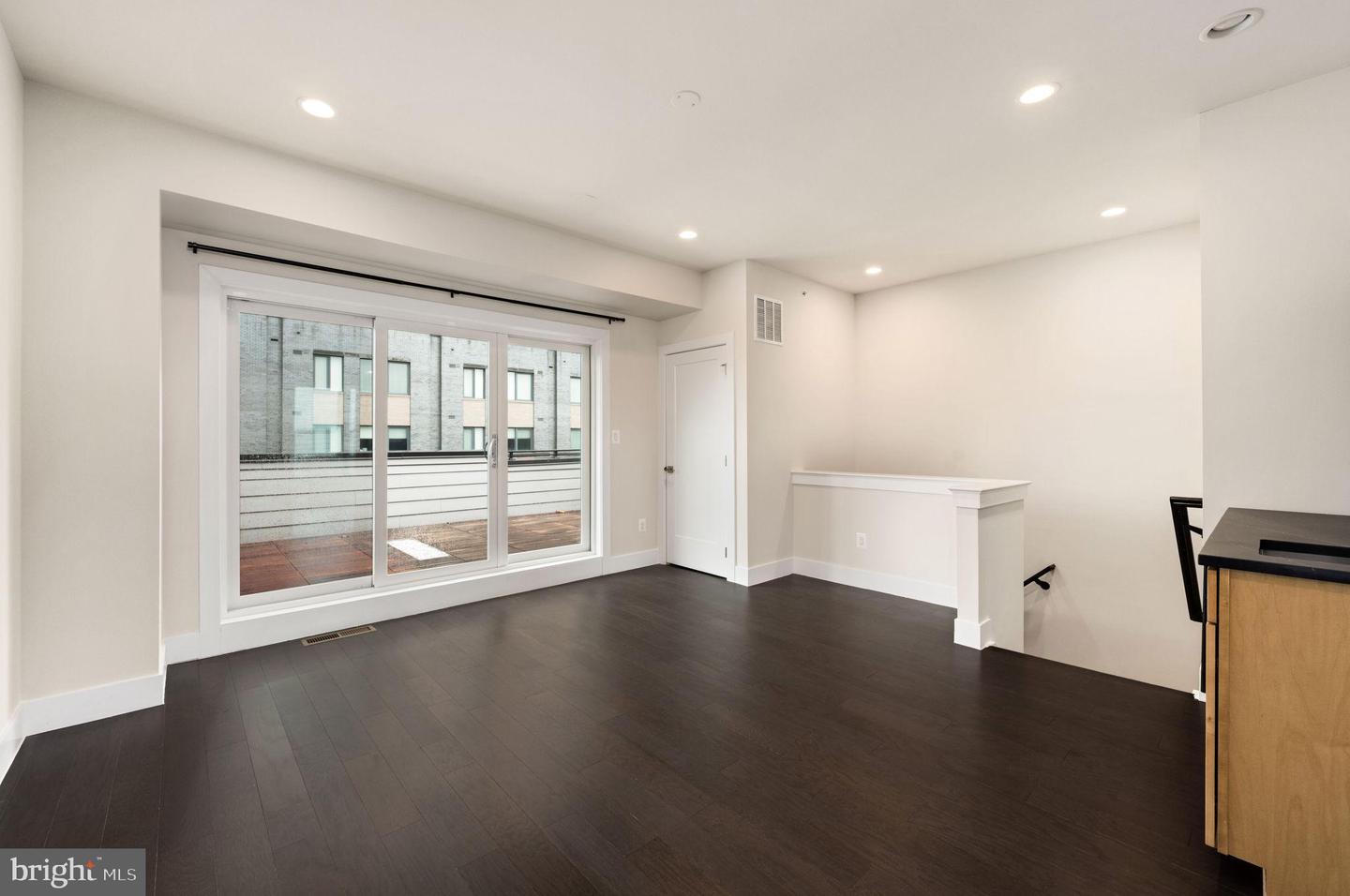 2822 TELEK PL, ALEXANDRIA, Virginia 22314, 4 Bedrooms Bedrooms, 12 Rooms Rooms,3 BathroomsBathrooms,Residential,For sale,2822 TELEK PL,VAAX2054772 MLS # VAAX2054772