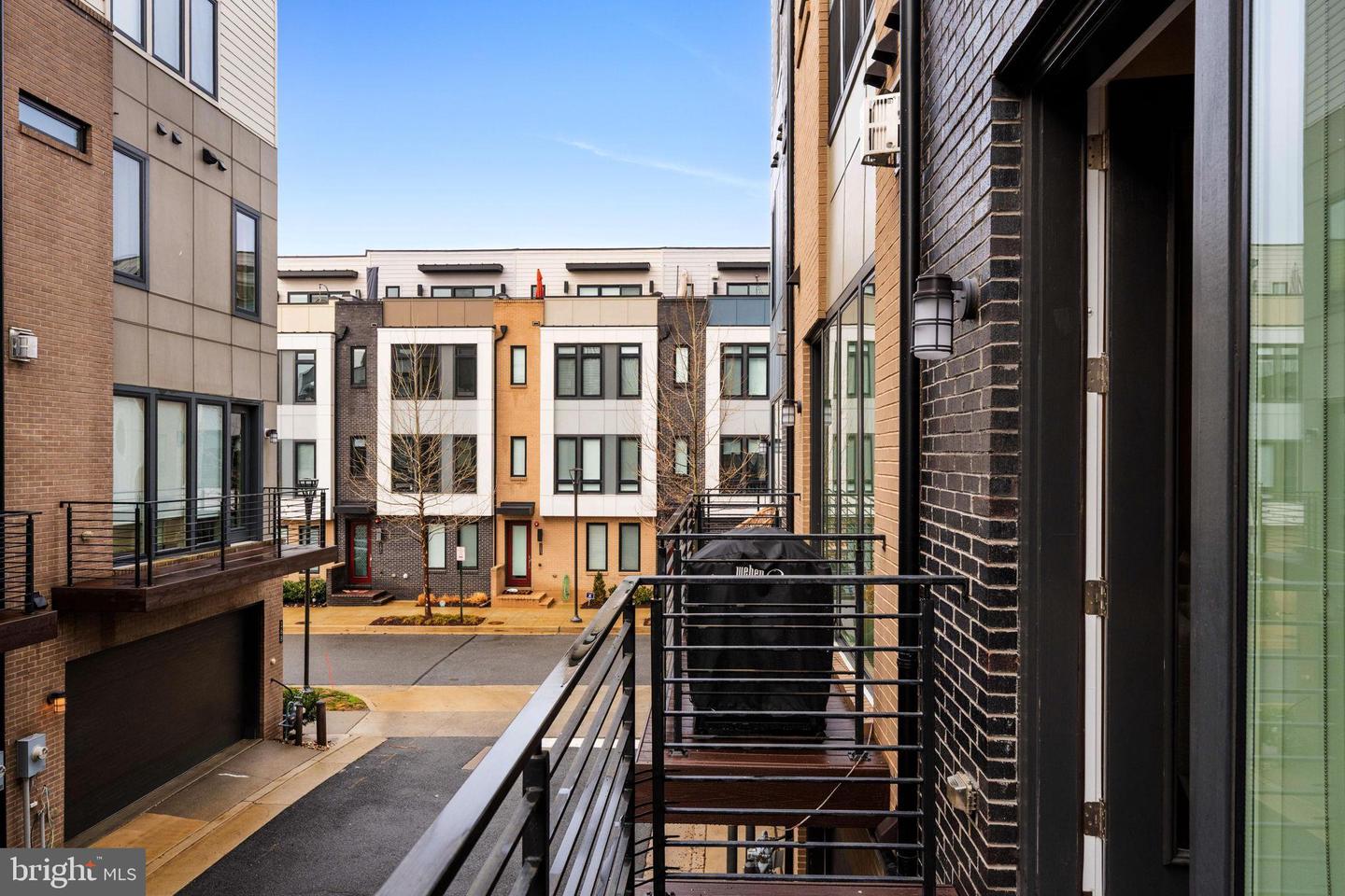 2822 TELEK PL, ALEXANDRIA, Virginia 22314, 4 Bedrooms Bedrooms, 12 Rooms Rooms,3 BathroomsBathrooms,Residential,For sale,2822 TELEK PL,VAAX2054772 MLS # VAAX2054772