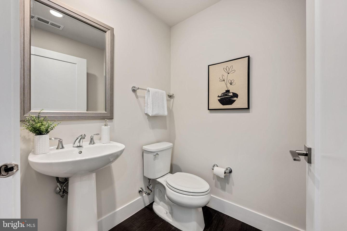 2822 TELEK PL, ALEXANDRIA, Virginia 22314, 4 Bedrooms Bedrooms, 12 Rooms Rooms,3 BathroomsBathrooms,Residential,For sale,2822 TELEK PL,VAAX2054772 MLS # VAAX2054772