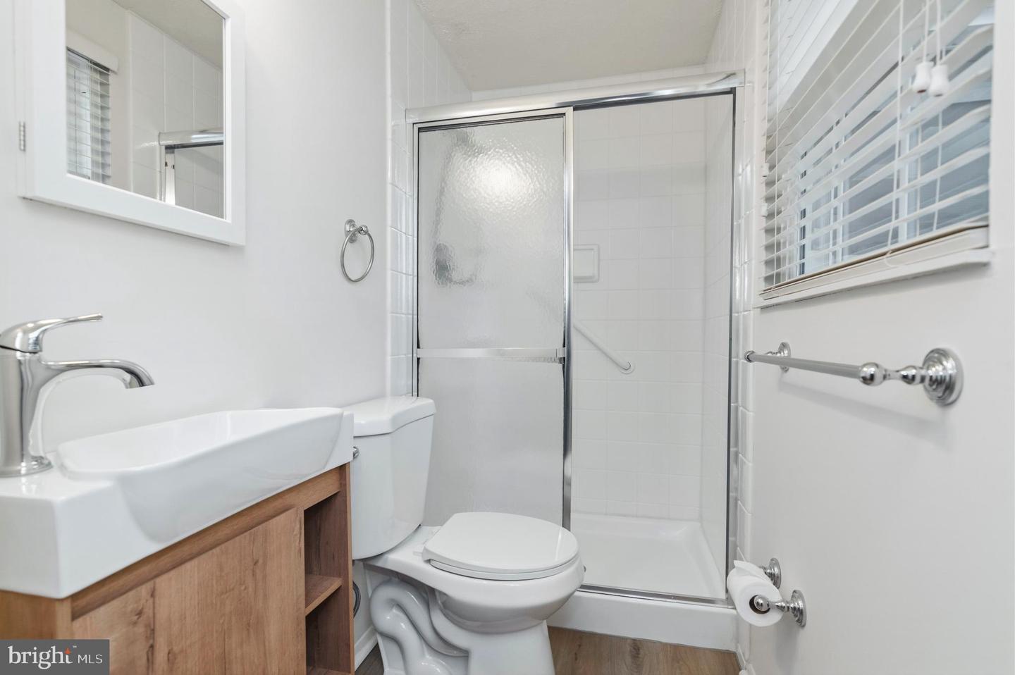 2806 LOGWAY RD, VIENNA, Virginia 22181, 4 Bedrooms Bedrooms, 12 Rooms Rooms,3 BathroomsBathrooms,Residential,For sale,2806 LOGWAY RD,VAFX2294046 MLS # VAFX2294046