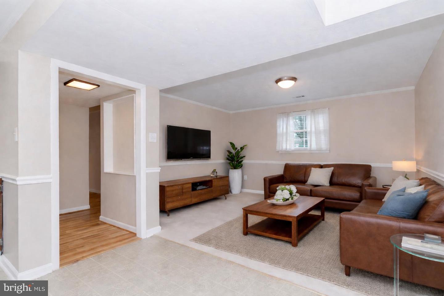 2806 LOGWAY RD, VIENNA, Virginia 22181, 4 Bedrooms Bedrooms, 12 Rooms Rooms,3 BathroomsBathrooms,Residential,For sale,2806 LOGWAY RD,VAFX2294046 MLS # VAFX2294046