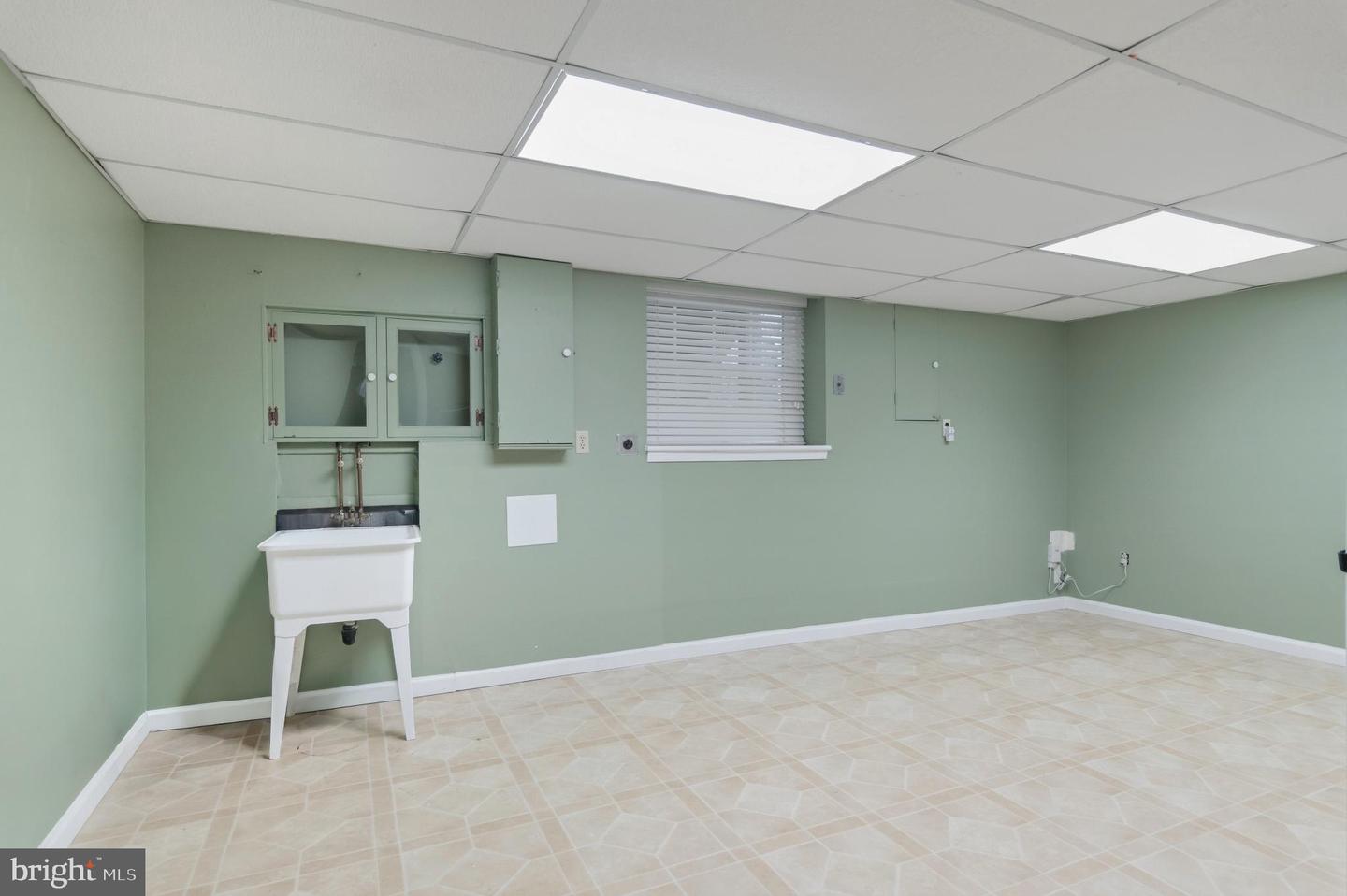 2806 LOGWAY RD, VIENNA, Virginia 22181, 4 Bedrooms Bedrooms, 12 Rooms Rooms,3 BathroomsBathrooms,Residential,For sale,2806 LOGWAY RD,VAFX2294046 MLS # VAFX2294046