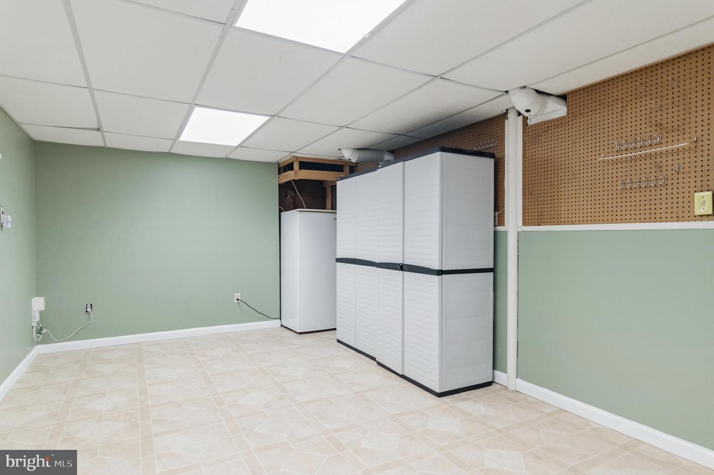 2806 LOGWAY RD, VIENNA, Virginia 22181, 4 Bedrooms Bedrooms, 12 Rooms Rooms,3 BathroomsBathrooms,Residential,For sale,2806 LOGWAY RD,VAFX2294046 MLS # VAFX2294046