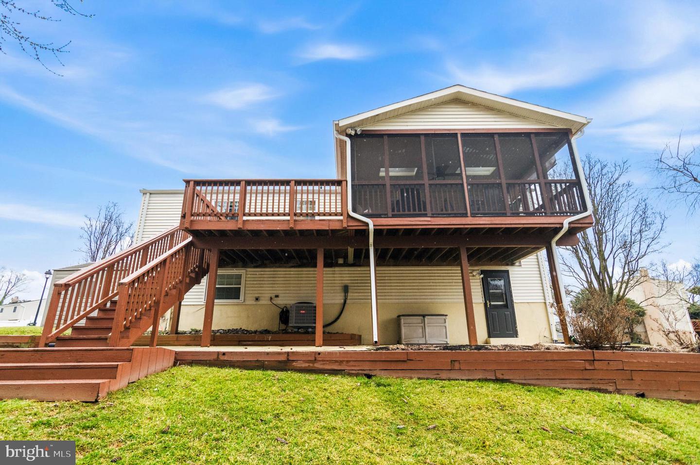 2806 LOGWAY RD, VIENNA, Virginia 22181, 4 Bedrooms Bedrooms, 12 Rooms Rooms,3 BathroomsBathrooms,Residential,For sale,2806 LOGWAY RD,VAFX2294046 MLS # VAFX2294046