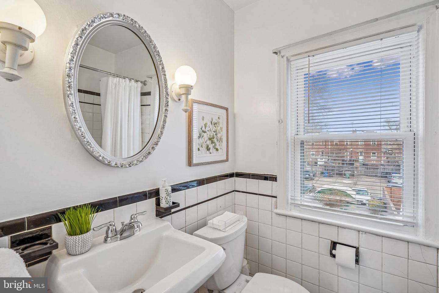304 E NELSON AVE, ALEXANDRIA, Virginia 22301, 2 Bedrooms Bedrooms, 7 Rooms Rooms,2 BathroomsBathrooms,Residential,For sale,304 E NELSON AVE,VAAX2054780 MLS # VAAX2054780