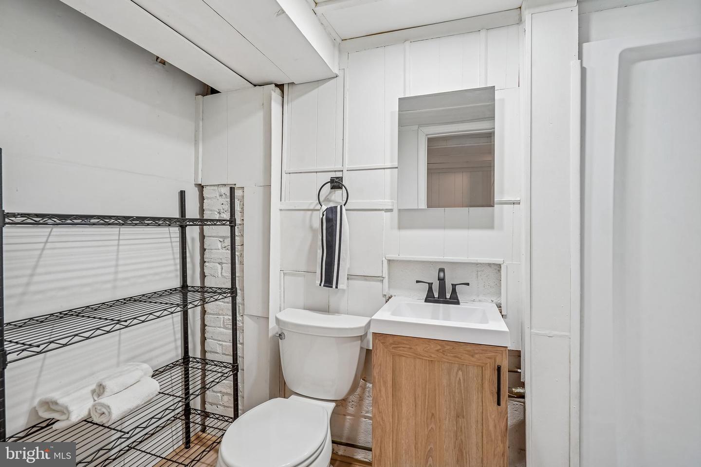 304 E NELSON AVE, ALEXANDRIA, Virginia 22301, 2 Bedrooms Bedrooms, 7 Rooms Rooms,2 BathroomsBathrooms,Residential,For sale,304 E NELSON AVE,VAAX2054780 MLS # VAAX2054780