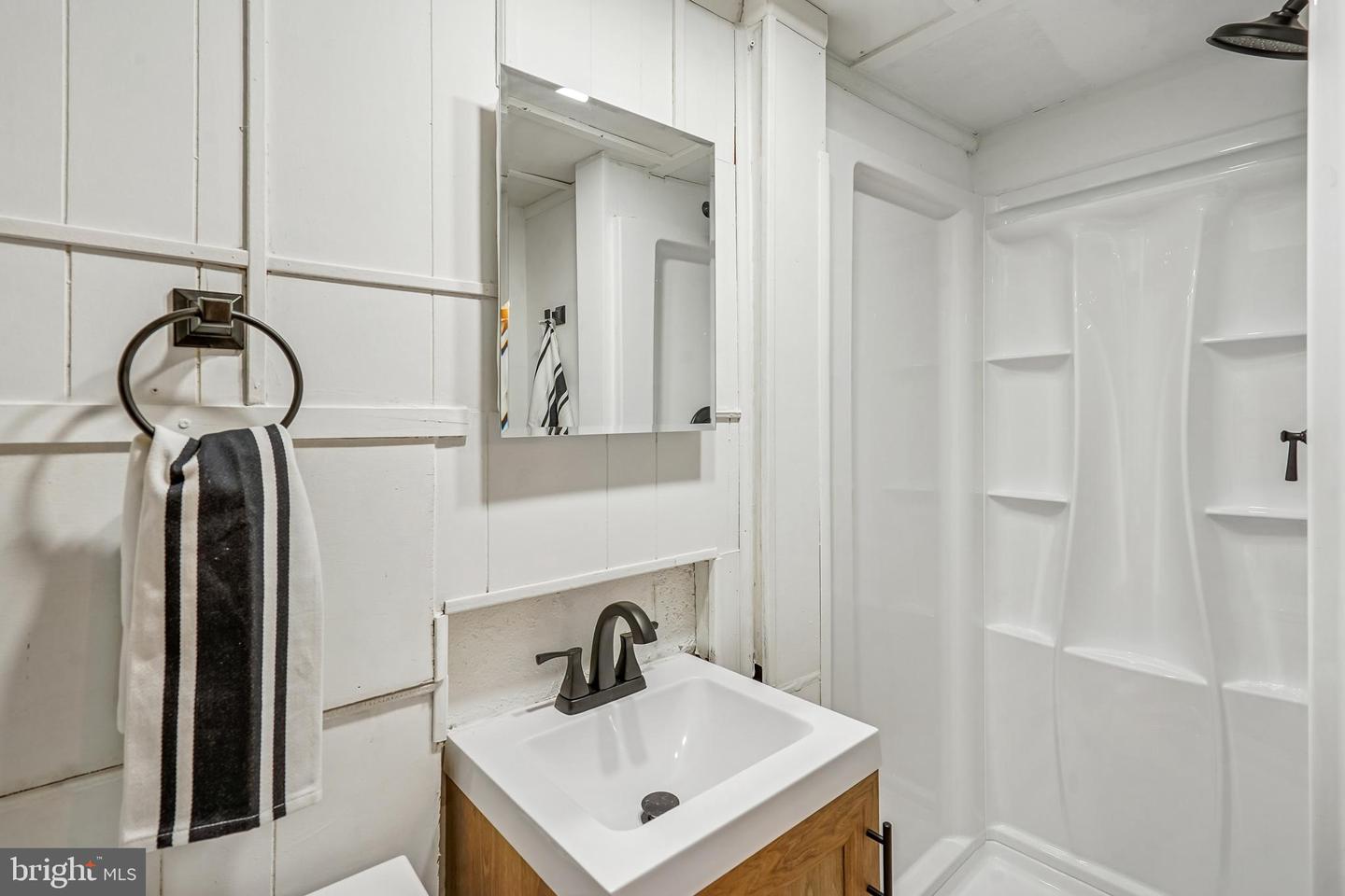 304 E NELSON AVE, ALEXANDRIA, Virginia 22301, 2 Bedrooms Bedrooms, 7 Rooms Rooms,2 BathroomsBathrooms,Residential,For sale,304 E NELSON AVE,VAAX2054780 MLS # VAAX2054780