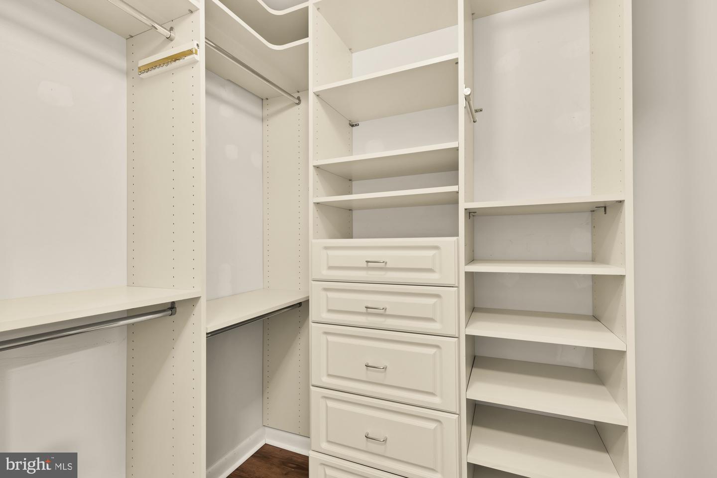 1021 N GARFIELD ST #532, ARLINGTON, Virginia 22201, 2 Bedrooms Bedrooms, ,1 BathroomBathrooms,Residential,For sale,1021 N GARFIELD ST #532,VAAR2069650 MLS # VAAR2069650