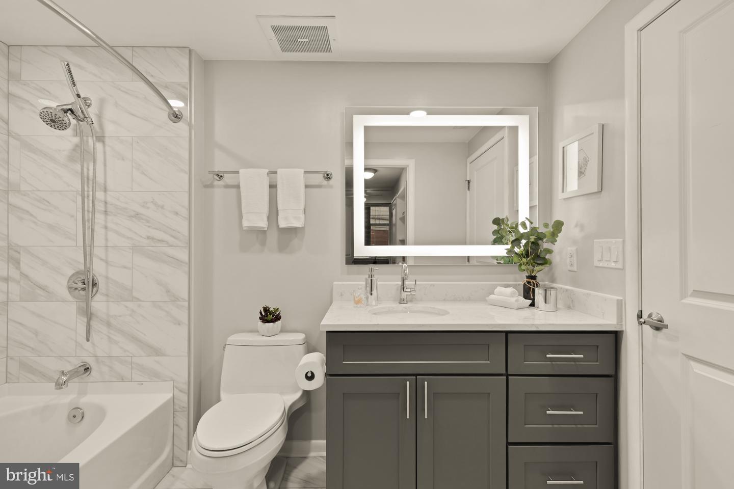 1021 N GARFIELD ST #532, ARLINGTON, Virginia 22201, 2 Bedrooms Bedrooms, ,1 BathroomBathrooms,Residential,For sale,1021 N GARFIELD ST #532,VAAR2069650 MLS # VAAR2069650