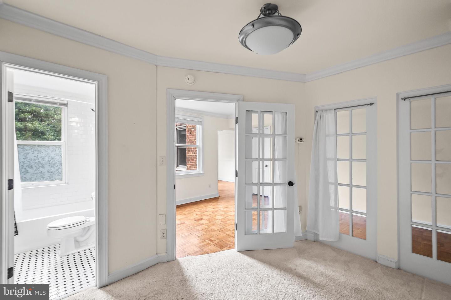 719 S SAINT ASAPH ST #201, ALEXANDRIA, Virginia 22314, 1 Bedroom Bedrooms, 2 Rooms Rooms,1 BathroomBathrooms,Residential,For sale,719 S SAINT ASAPH ST #201,VAAX2054810 MLS # VAAX2054810