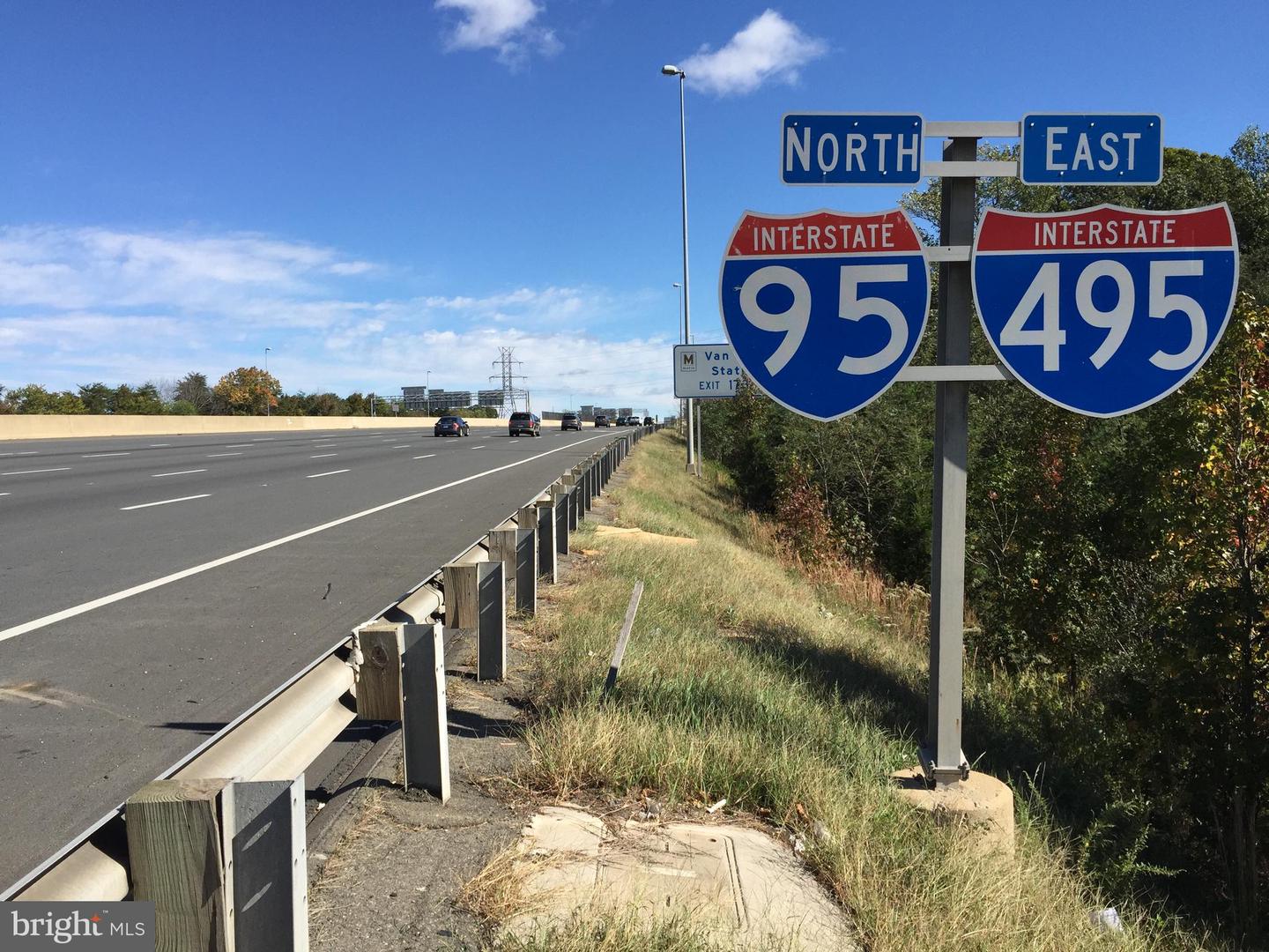 719 S SAINT ASAPH ST #201, ALEXANDRIA, Virginia 22314, 1 Bedroom Bedrooms, 2 Rooms Rooms,1 BathroomBathrooms,Residential,For sale,719 S SAINT ASAPH ST #201,VAAX2054810 MLS # VAAX2054810