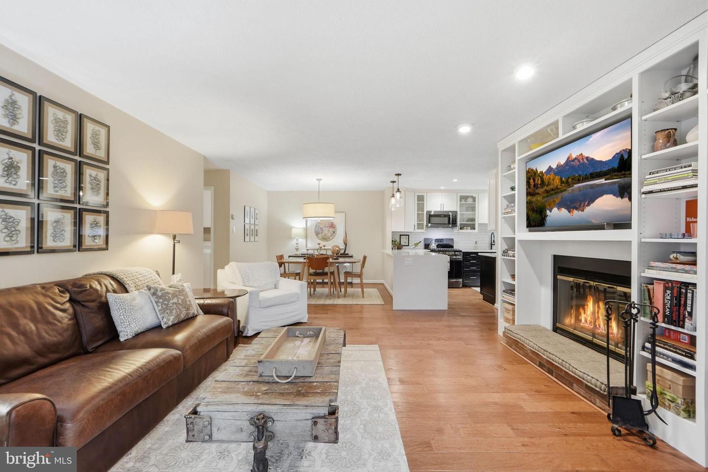 10024 OAKTON TERRACE RD, OAKTON, Virginia 22124, 2 Bedrooms Bedrooms, 8 Rooms Rooms,1 BathroomBathrooms,Residential,For sale,10024 OAKTON TERRACE RD,VAFX2294246 MLS # VAFX2294246