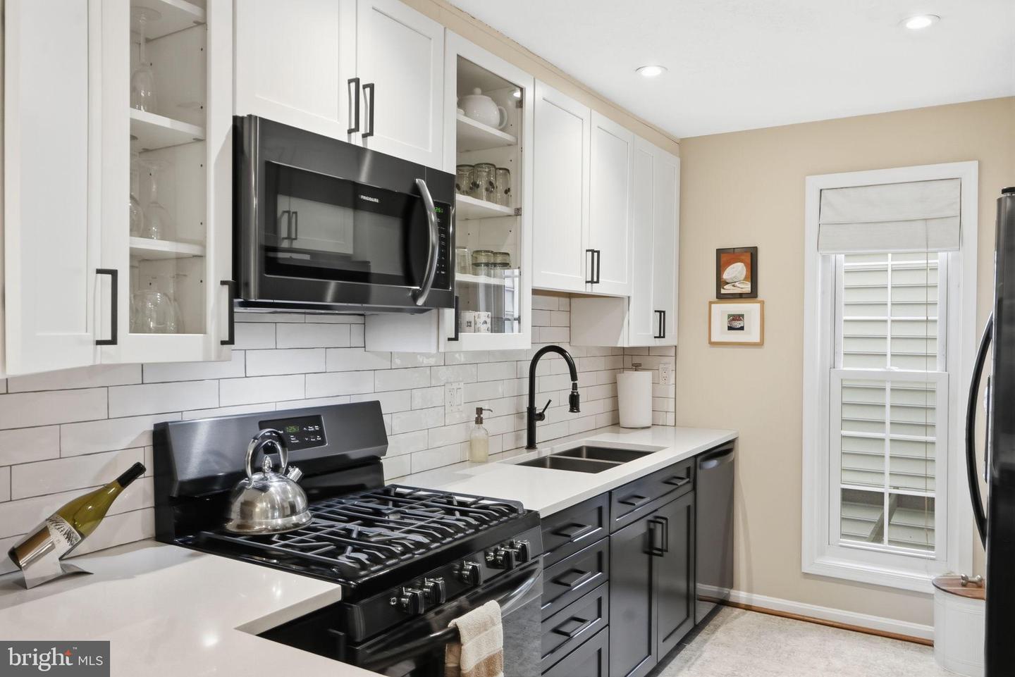 10024 OAKTON TERRACE RD, OAKTON, Virginia 22124, 2 Bedrooms Bedrooms, 8 Rooms Rooms,1 BathroomBathrooms,Residential,For sale,10024 OAKTON TERRACE RD,VAFX2294246 MLS # VAFX2294246