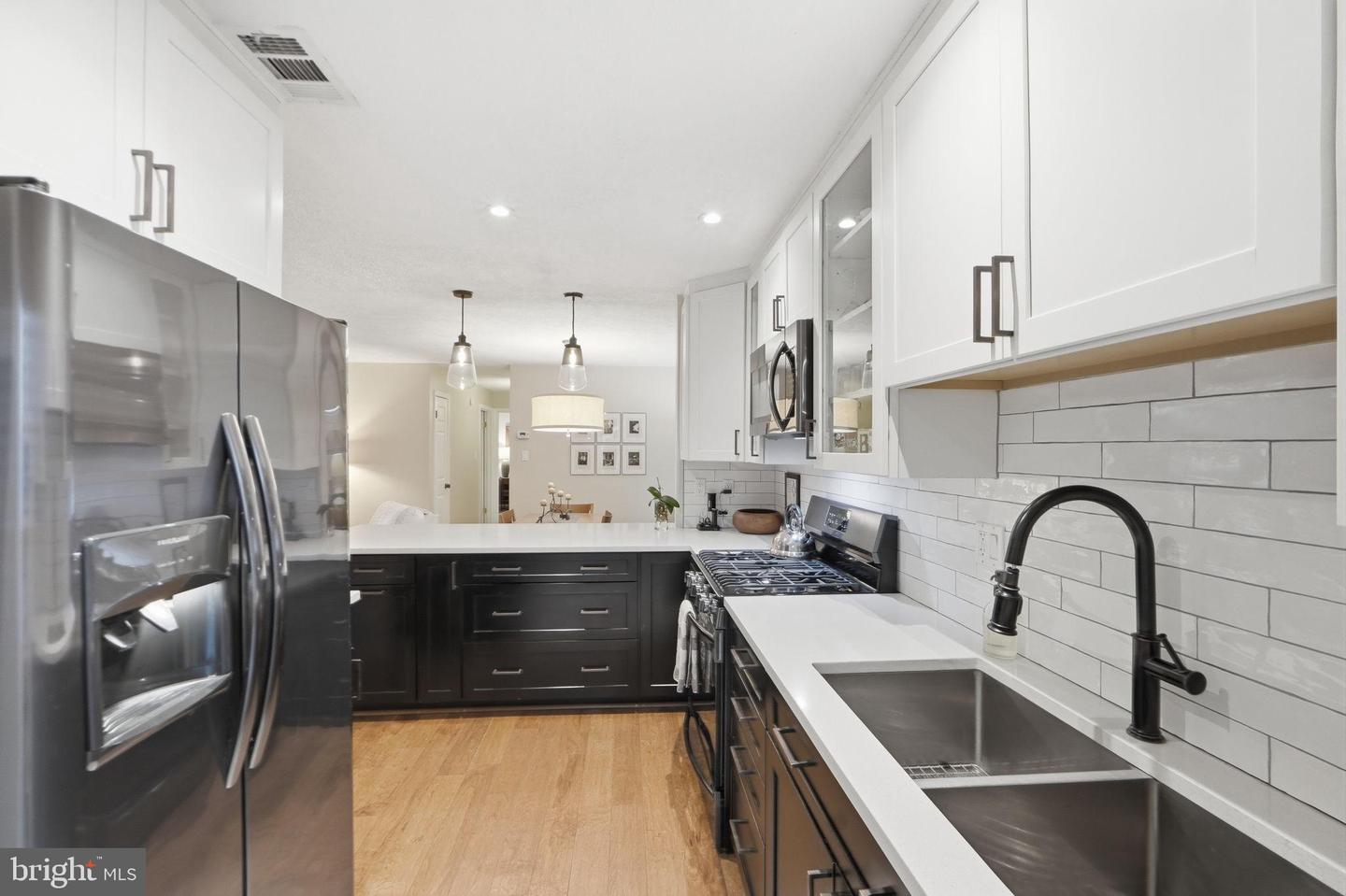 10024 OAKTON TERRACE RD, OAKTON, Virginia 22124, 2 Bedrooms Bedrooms, 8 Rooms Rooms,1 BathroomBathrooms,Residential,For sale,10024 OAKTON TERRACE RD,VAFX2294246 MLS # VAFX2294246