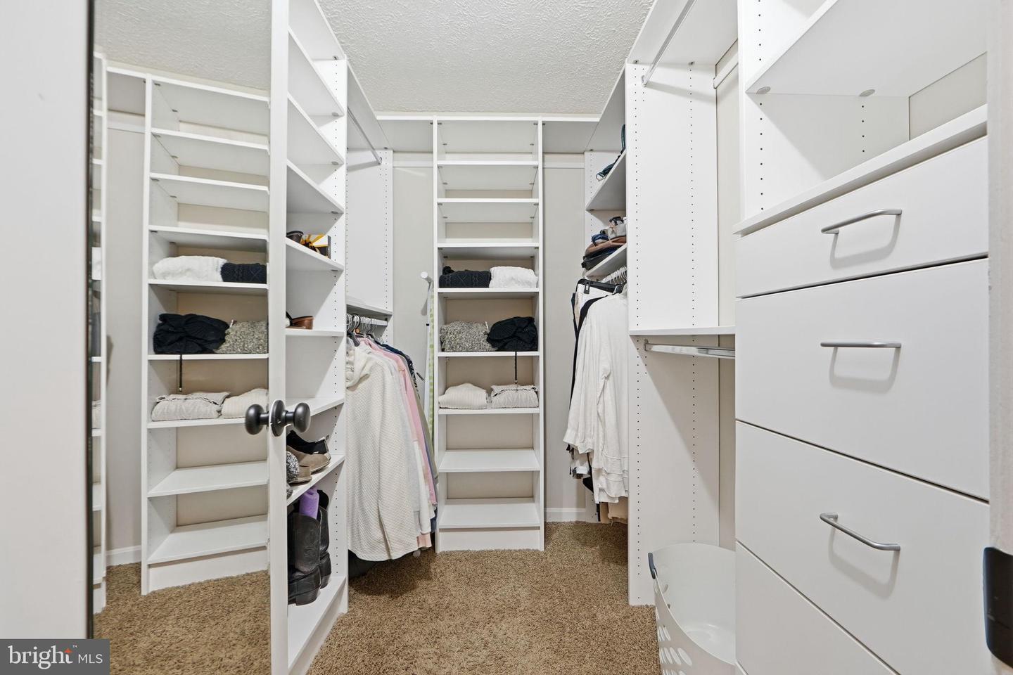 10024 OAKTON TERRACE RD, OAKTON, Virginia 22124, 2 Bedrooms Bedrooms, 8 Rooms Rooms,1 BathroomBathrooms,Residential,For sale,10024 OAKTON TERRACE RD,VAFX2294246 MLS # VAFX2294246