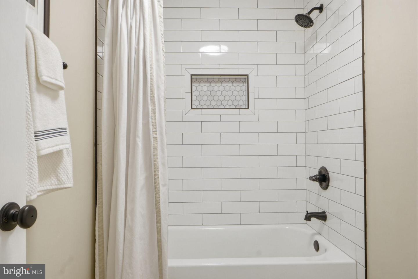 10024 OAKTON TERRACE RD, OAKTON, Virginia 22124, 2 Bedrooms Bedrooms, 8 Rooms Rooms,1 BathroomBathrooms,Residential,For sale,10024 OAKTON TERRACE RD,VAFX2294246 MLS # VAFX2294246