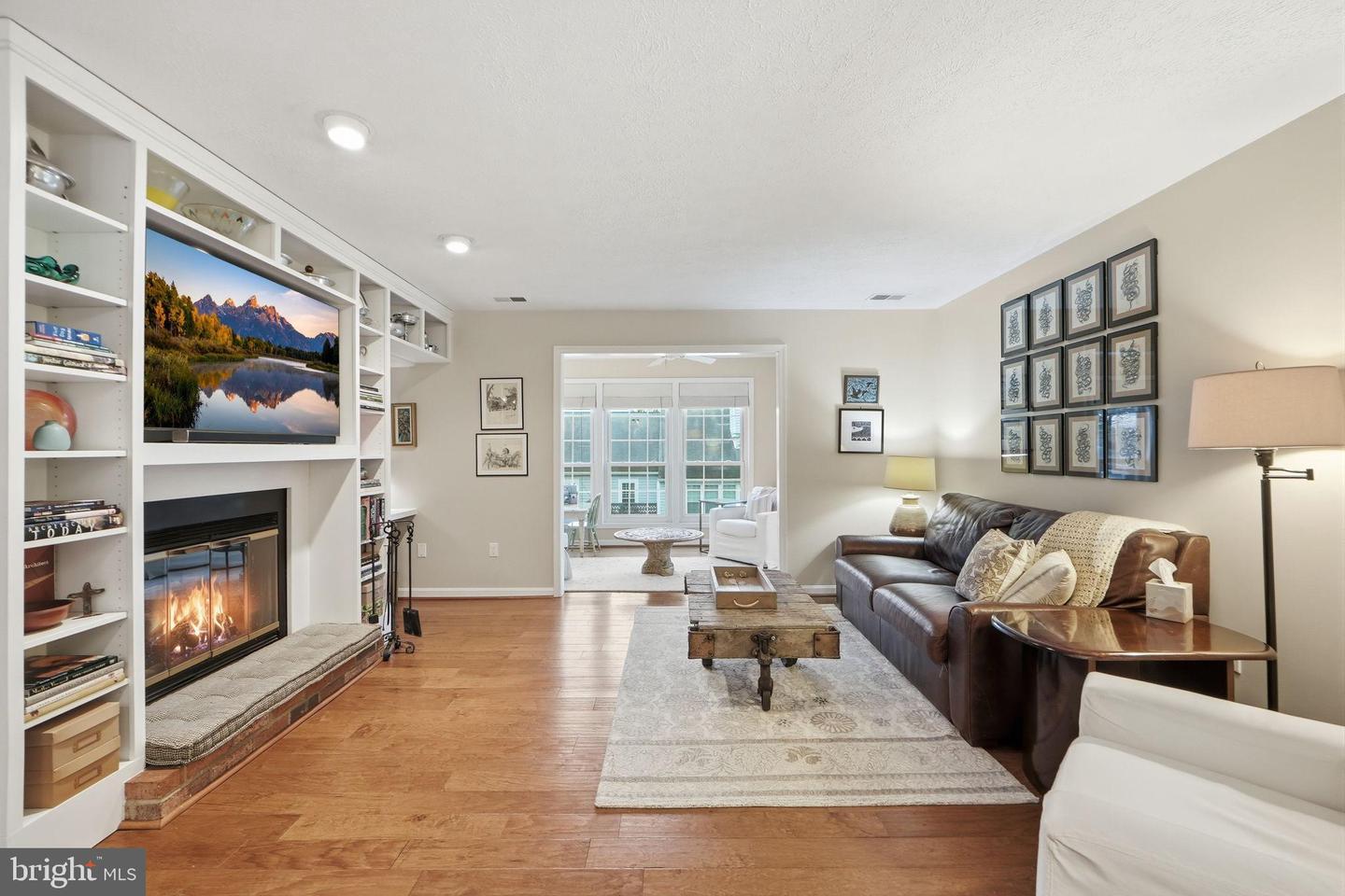 10024 OAKTON TERRACE RD, OAKTON, Virginia 22124, 2 Bedrooms Bedrooms, 8 Rooms Rooms,1 BathroomBathrooms,Residential,For sale,10024 OAKTON TERRACE RD,VAFX2294246 MLS # VAFX2294246