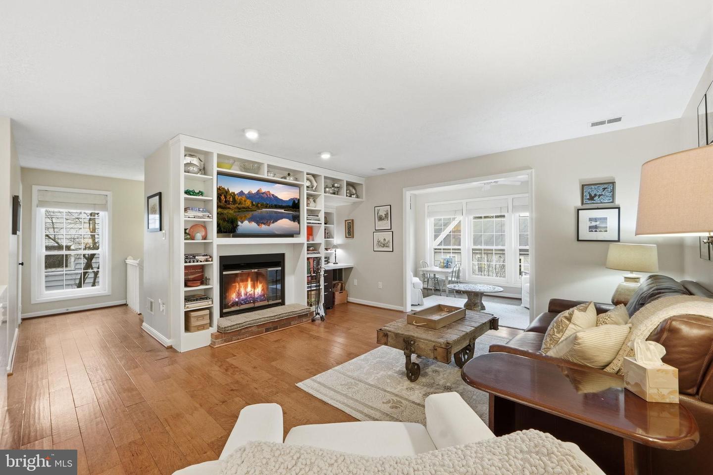 10024 OAKTON TERRACE RD, OAKTON, Virginia 22124, 2 Bedrooms Bedrooms, 8 Rooms Rooms,1 BathroomBathrooms,Residential,For sale,10024 OAKTON TERRACE RD,VAFX2294246 MLS # VAFX2294246