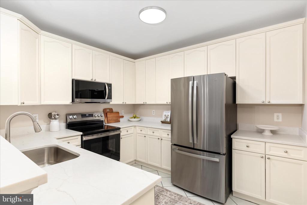 6696 CLUB HOUSE LN, WARRENTON, Virginia, 2 Bedrooms Bedrooms, ,2 BathroomsBathrooms,Residential,SUFFIELD MEADOWS CONDOMINIUM,6696 CLUB HOUSE LN,VAFQ2020356 MLS # VAFQ2020356