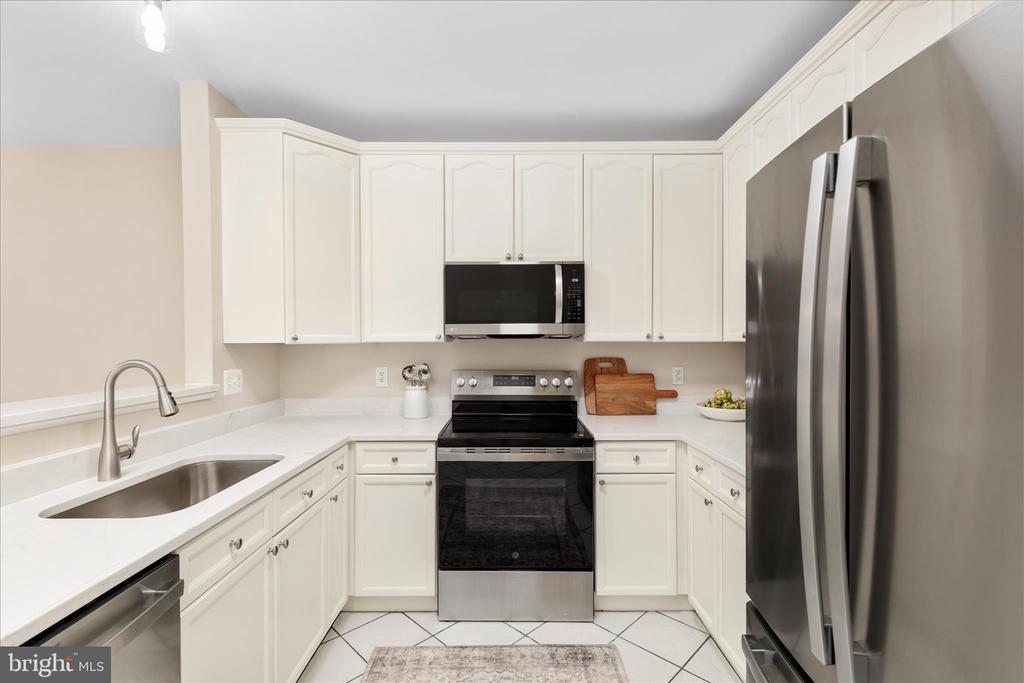 6696 CLUB HOUSE LN, WARRENTON, Virginia, 2 Bedrooms Bedrooms, ,2 BathroomsBathrooms,Residential,SUFFIELD MEADOWS CONDOMINIUM,6696 CLUB HOUSE LN,VAFQ2020356 MLS # VAFQ2020356