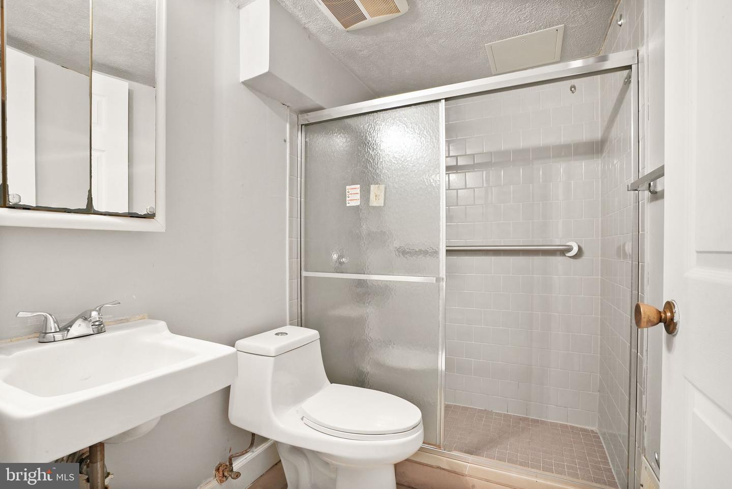 7726 AMHERST DR, MANASSAS, Virginia 20111, 6 Bedrooms Bedrooms, ,3 BathroomsBathrooms,Residential,For sale,7726 AMHERST DR,VAPW2102014 MLS # VAPW2102014