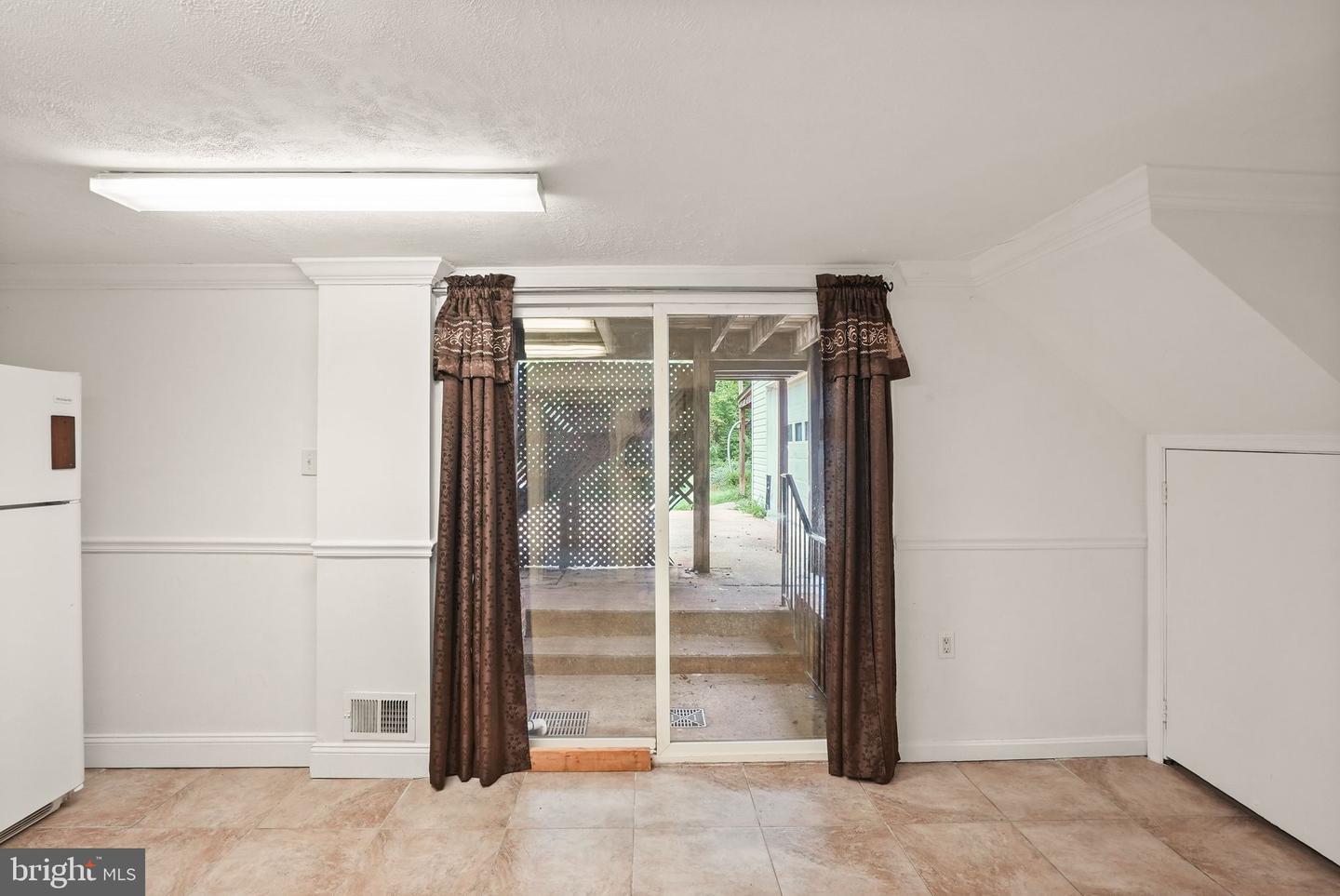 7726 AMHERST DR, MANASSAS, Virginia 20111, 6 Bedrooms Bedrooms, ,3 BathroomsBathrooms,Residential,For sale,7726 AMHERST DR,VAPW2102014 MLS # VAPW2102014