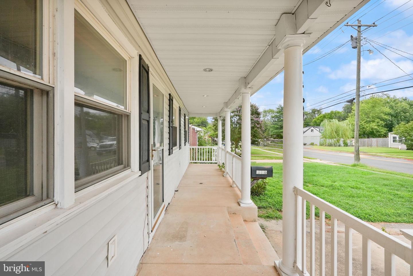 7726 AMHERST DR, MANASSAS, Virginia 20111, 6 Bedrooms Bedrooms, ,3 BathroomsBathrooms,Residential,For sale,7726 AMHERST DR,VAPW2102014 MLS # VAPW2102014