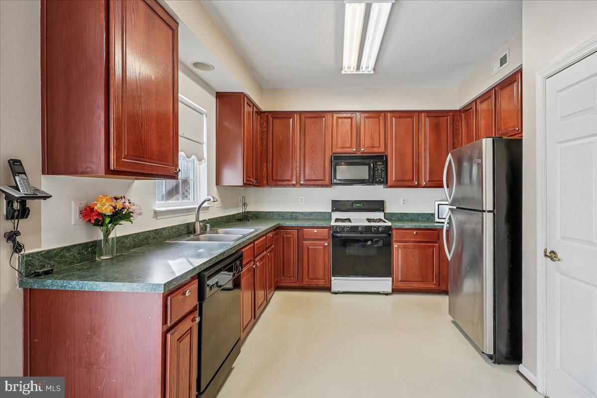 15216 BRAZIL CIR, WOODBRIDGE, Virginia 22193, 4 Bedrooms Bedrooms, ,3 BathroomsBathrooms,Residential,For sale,15216 BRAZIL CIR,VAPW2108820 MLS # VAPW2108820