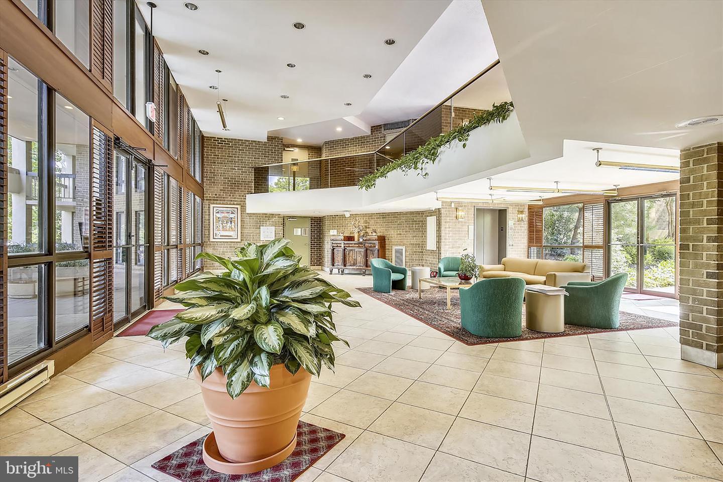 801 N HOWARD ST #303, ALEXANDRIA, Virginia 22304, 2 Bedrooms Bedrooms, ,2 BathroomsBathrooms,Residential,For sale,801 N HOWARD ST #303,VAAX2052368 MLS # VAAX2052368