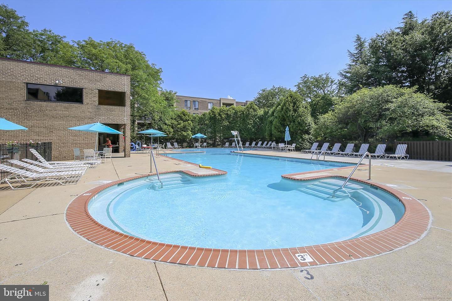 801 N HOWARD ST #303, ALEXANDRIA, Virginia 22304, 2 Bedrooms Bedrooms, ,2 BathroomsBathrooms,Residential,For sale,801 N HOWARD ST #303,VAAX2052368 MLS # VAAX2052368