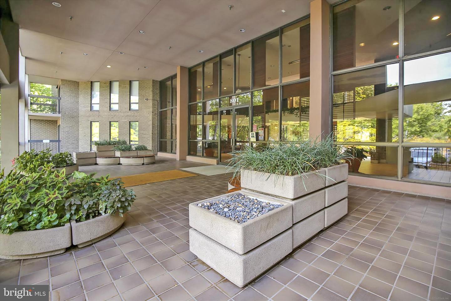 801 N HOWARD ST #303, ALEXANDRIA, Virginia 22304, 2 Bedrooms Bedrooms, ,2 BathroomsBathrooms,Residential,For sale,801 N HOWARD ST #303,VAAX2052368 MLS # VAAX2052368