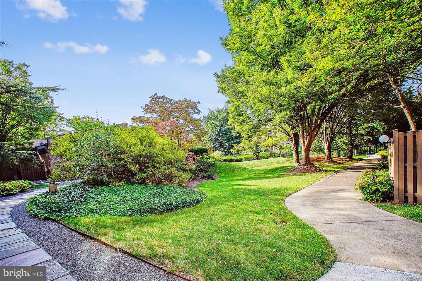 801 N HOWARD ST #303, ALEXANDRIA, Virginia 22304, 2 Bedrooms Bedrooms, ,2 BathroomsBathrooms,Residential,For sale,801 N HOWARD ST #303,VAAX2052368 MLS # VAAX2052368