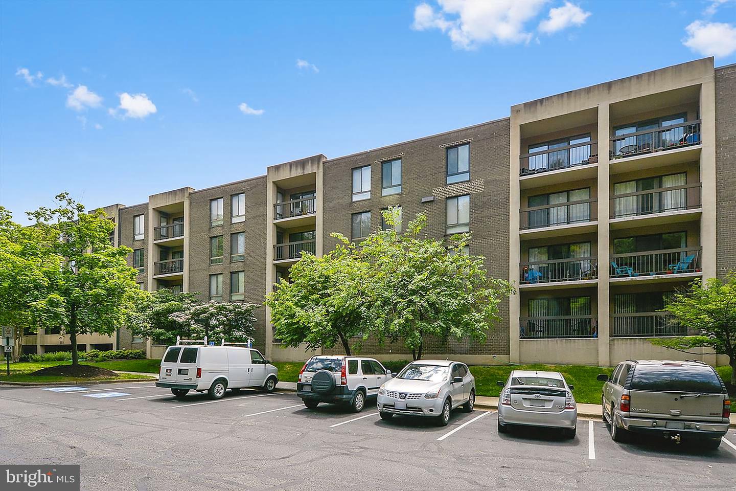 801 N HOWARD ST #303, ALEXANDRIA, Virginia 22304, 2 Bedrooms Bedrooms, ,2 BathroomsBathrooms,Residential,For sale,801 N HOWARD ST #303,VAAX2052368 MLS # VAAX2052368