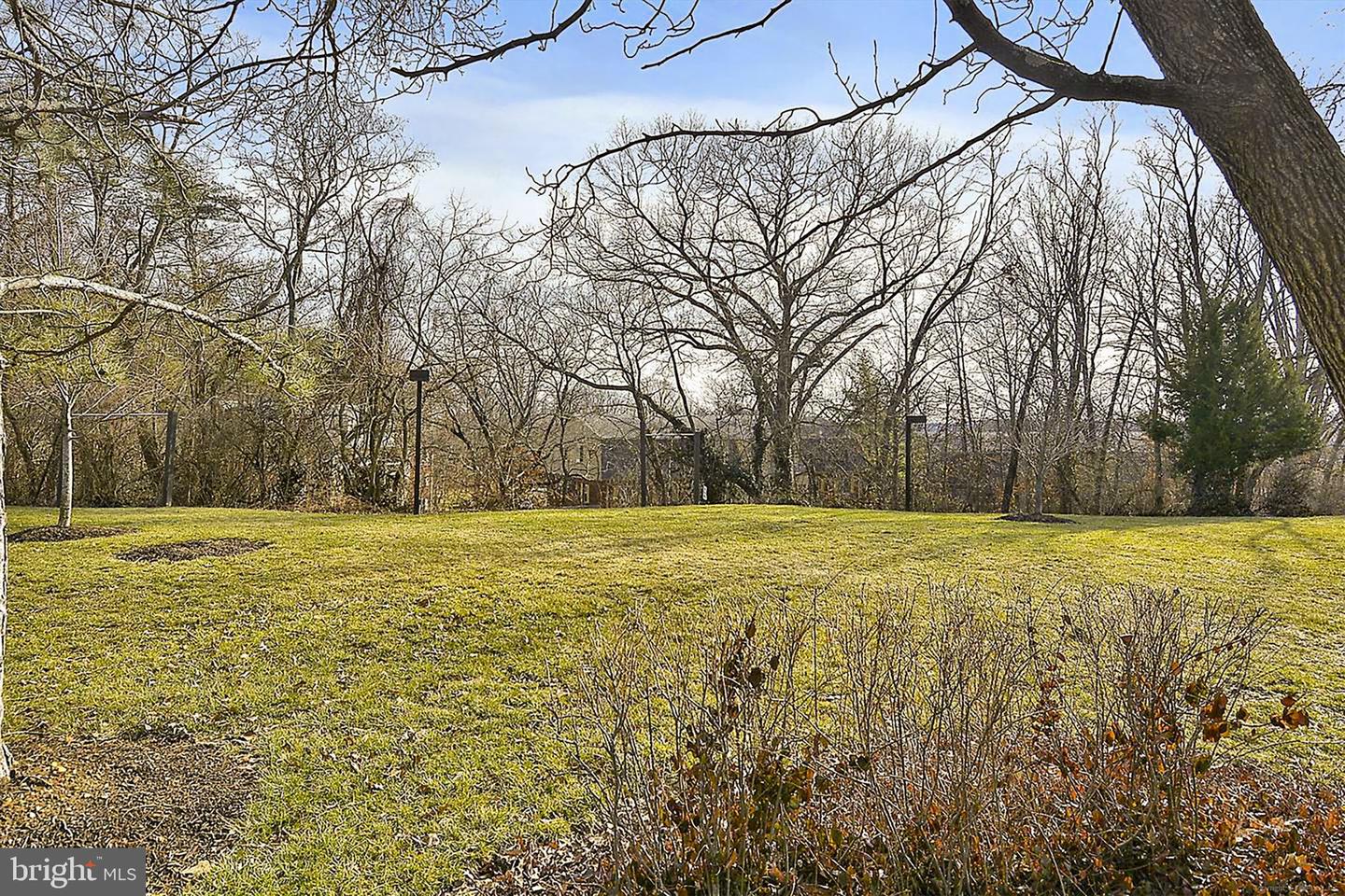 801 N HOWARD ST #303, ALEXANDRIA, Virginia 22304, 2 Bedrooms Bedrooms, ,2 BathroomsBathrooms,Residential,For sale,801 N HOWARD ST #303,VAAX2052368 MLS # VAAX2052368