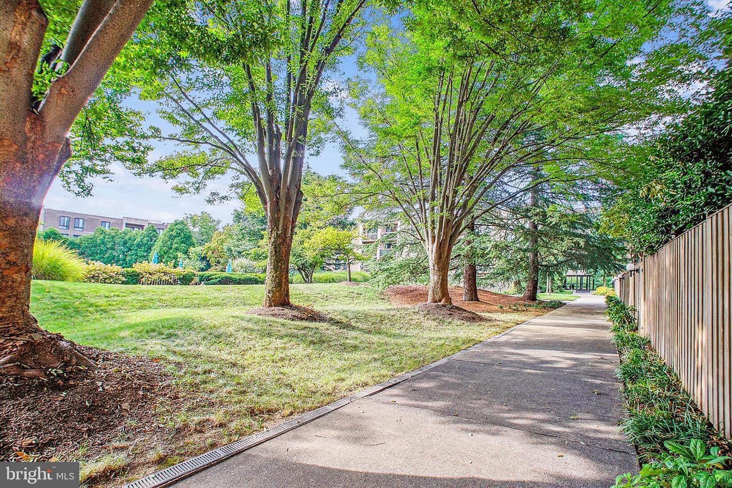 801 N HOWARD ST #303, ALEXANDRIA, Virginia 22304, 2 Bedrooms Bedrooms, ,2 BathroomsBathrooms,Residential,For sale,801 N HOWARD ST #303,VAAX2052368 MLS # VAAX2052368