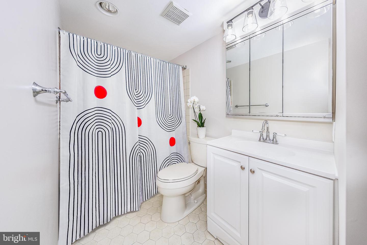 801 N HOWARD ST #303, ALEXANDRIA, Virginia 22304, 2 Bedrooms Bedrooms, ,2 BathroomsBathrooms,Residential,For sale,801 N HOWARD ST #303,VAAX2052368 MLS # VAAX2052368