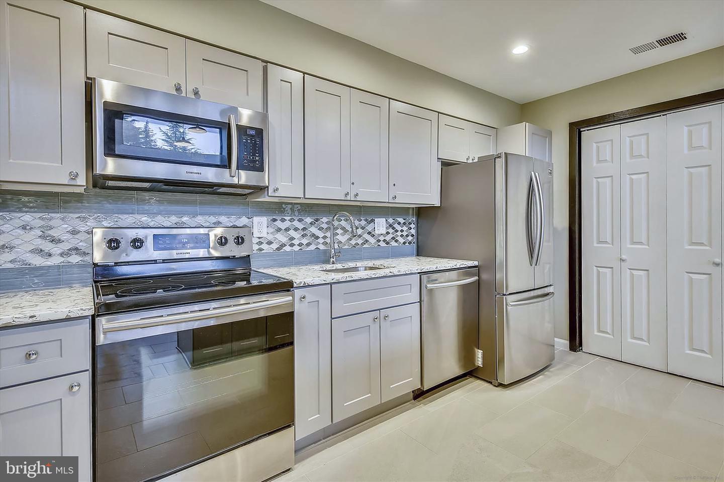 801 N HOWARD ST #303, ALEXANDRIA, Virginia 22304, 2 Bedrooms Bedrooms, ,2 BathroomsBathrooms,Residential,For sale,801 N HOWARD ST #303,VAAX2052368 MLS # VAAX2052368